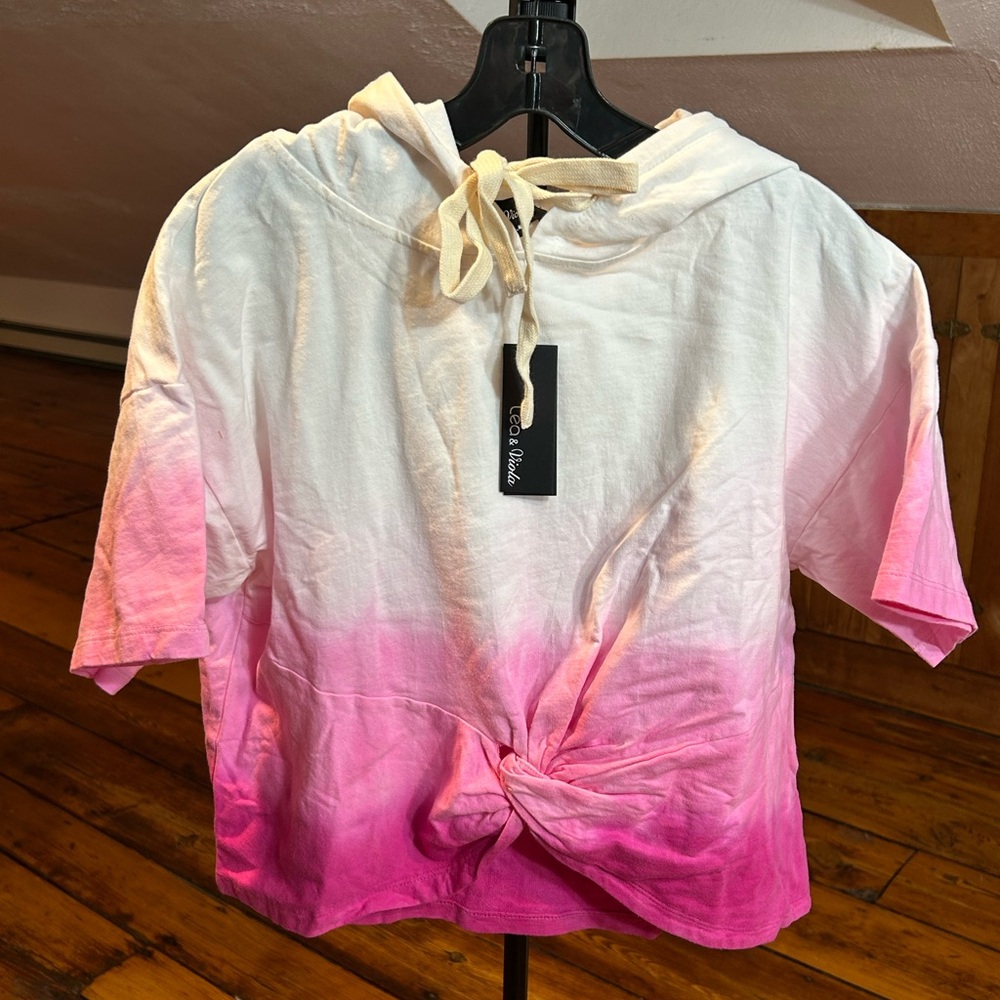 $200 Pink Ombre Short Sleeve Hoodie & Shorts Set. Size M. NWT.